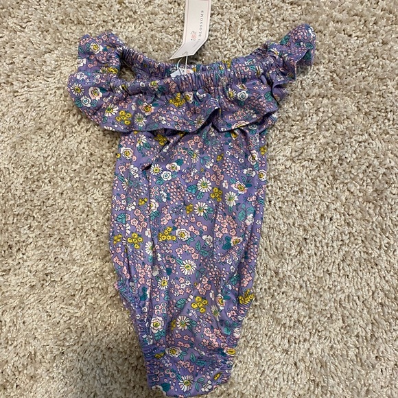 NWT Baileys Blossoms 0-3M Bodysuits - Picture 3 of 4